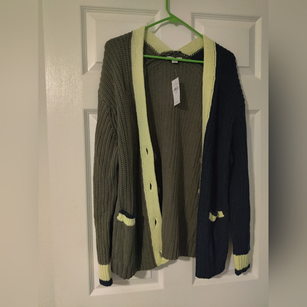 Cardigan - Picture 2 of 6